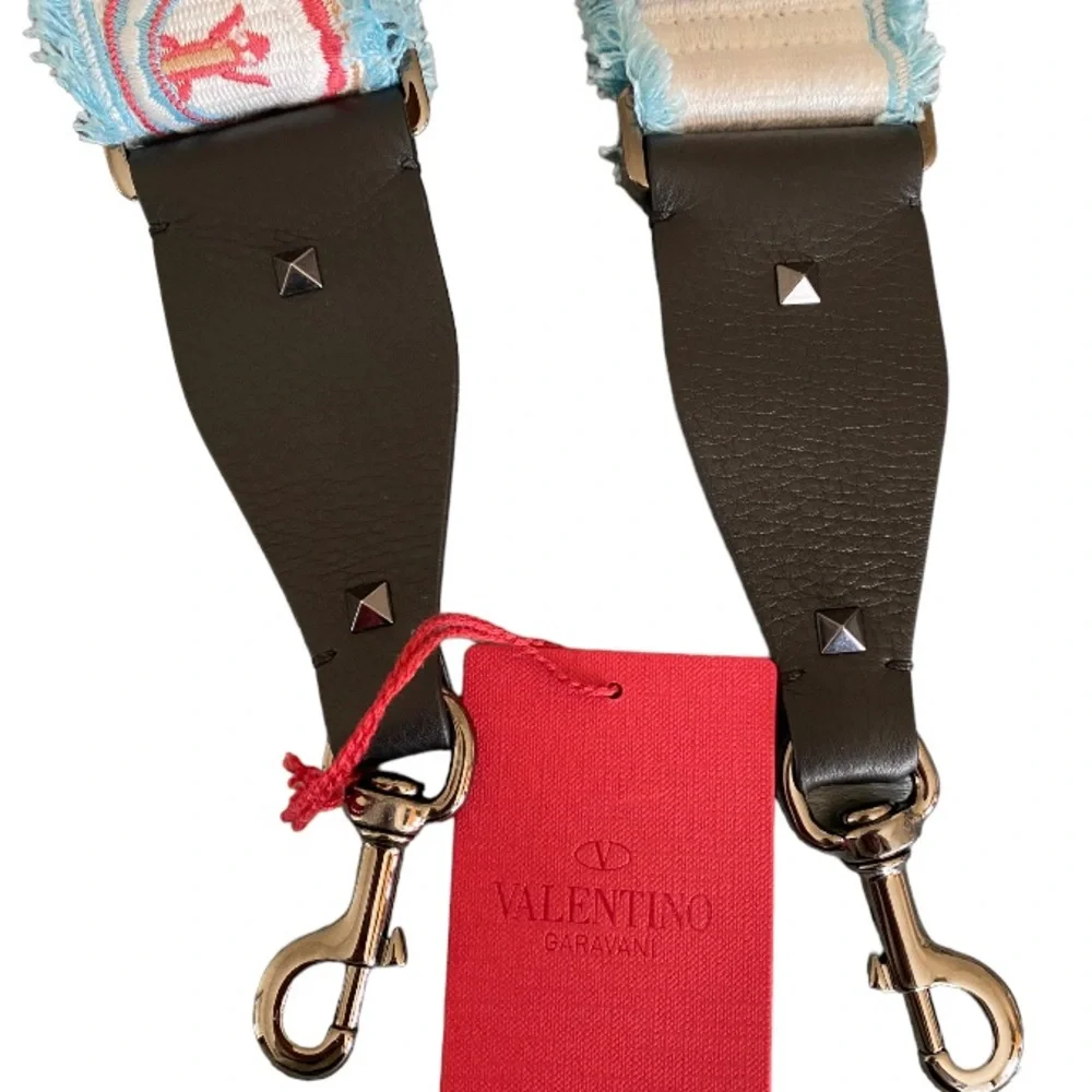 Valentino Garavani Guitar Bag Strap in Leather & Canvas - Picture 4 of 16
